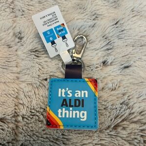 New with tags It's and Aldi Thing quarter holder keychain